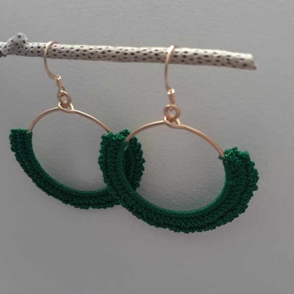 🛑SOLD Gold Emerald Green Hoop Earring - Picture 4 of 4